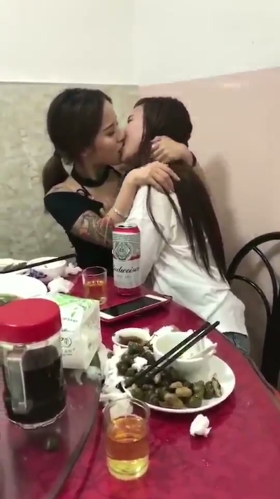 【极品稀缺大开眼界】饭馆餐桌上的淫乱行为甄选 43V 20分钟 273M