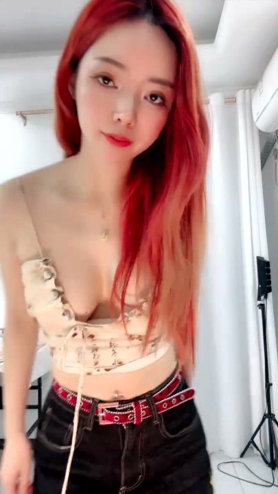 火爆绿播舞蹈系尤物【无虞】完美身材 狂跳热门舞曲 2V 5小时 3.05G