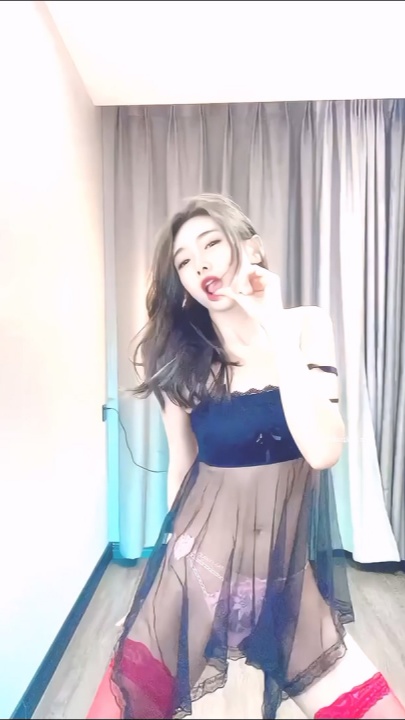 快手116万粉丝 极品美女【初晴】定制骚舞大尺度❤️情趣露内露B 16V46分W1634