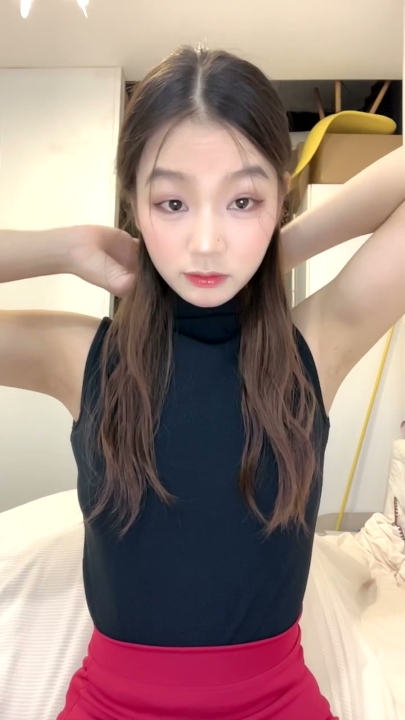 【骚母狗】闷骚女学生 黑丝美足 漂亮美乳 3V 4小时50分 4.77G