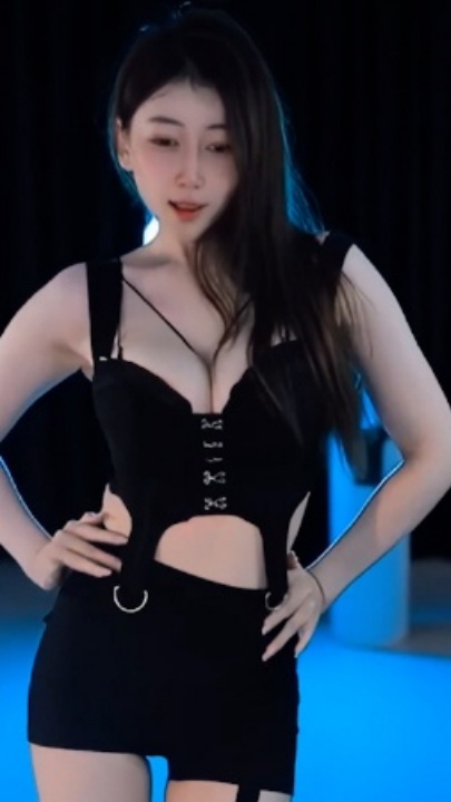 斗鱼超人气主播 黎一 万元定制热舞 绝美五官配合高挑身材 多套情趣内衣狂扭舞姿火辣！1v34分W1651