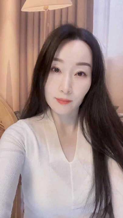 其他 奶思鸭 极品肤白熟女美乳长腿私拍福利诱惑9V【1.55G】