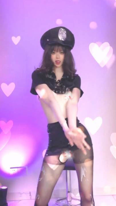 ⚫️极品嫩妹舞啪福利姬【贝璃珞】最新露脸作品，COSER抖音风动感裸舞 6V25分W1697