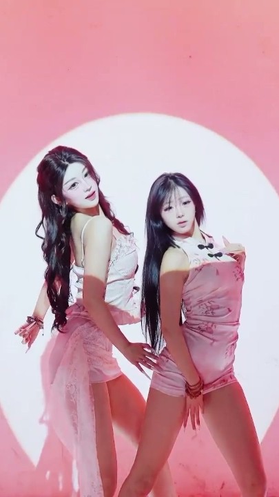 stripchat国产高颜女团【Luckygirl】13V 1小时33分 5.1G