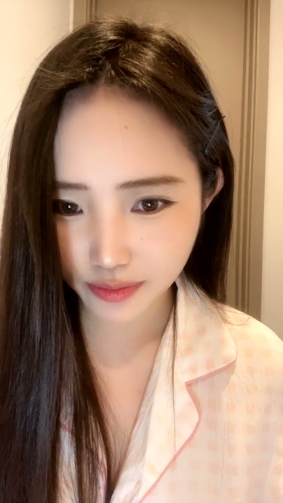 G奶女神【月亮躲在云朵】直播 7V 5小时 5G