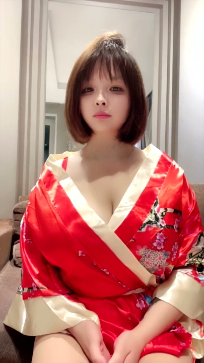 童颜巨乳，超级大奶【UU】露脸福利，足交~乳交~口爆~甩奶 5V 5小时 3.24G