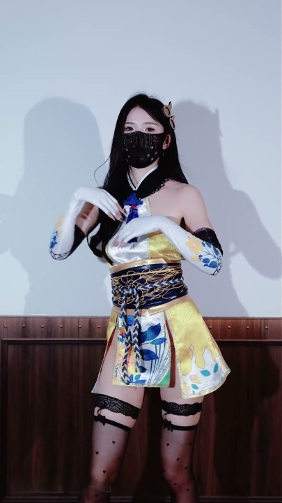 推特新晋福利姬【Mory】VIP动感裸舞变装 炮击骚叫 14V 34分钟 3.04G