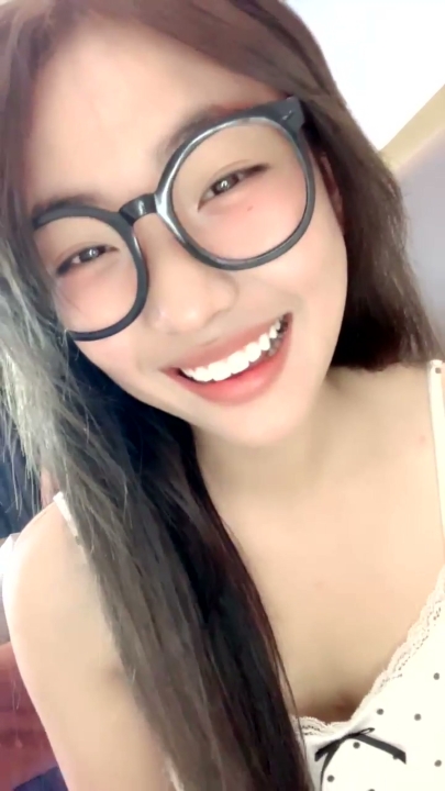 邻家清纯妹妹【萱妹】道具自慰 姐妹互插 9V 5小时 2.66G