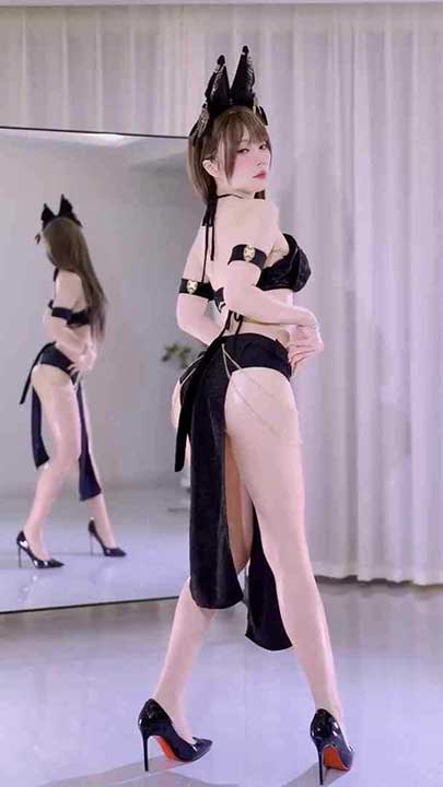 B站 雾奈哟 大长腿顶级网红尺度骚舞合集25V【1G】