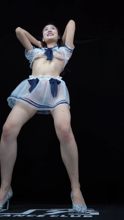 【U秀】25-7月下旬新模裸舞小合集 16V 42分钟 1.5G