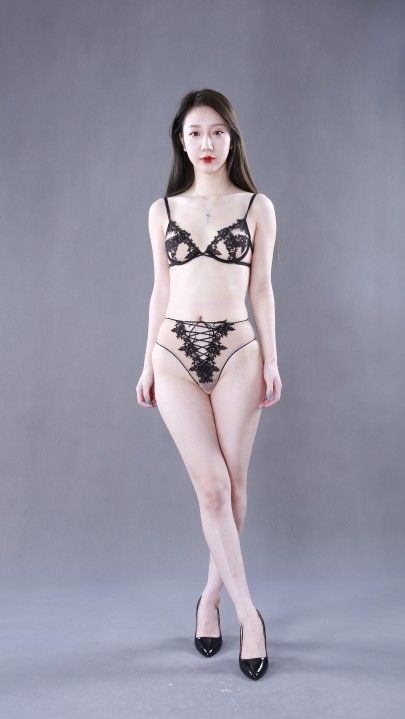 日月俱乐部【阿欢】大尺度写真无水印 655P+裸体广播操 9分钟 9.51G