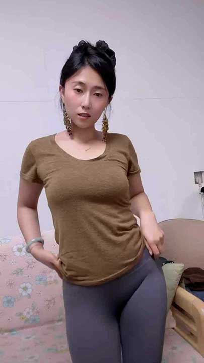 快手 桃酱 苗条翘臀御姐轻熟女抖臀骚舞10V【1.49G】
